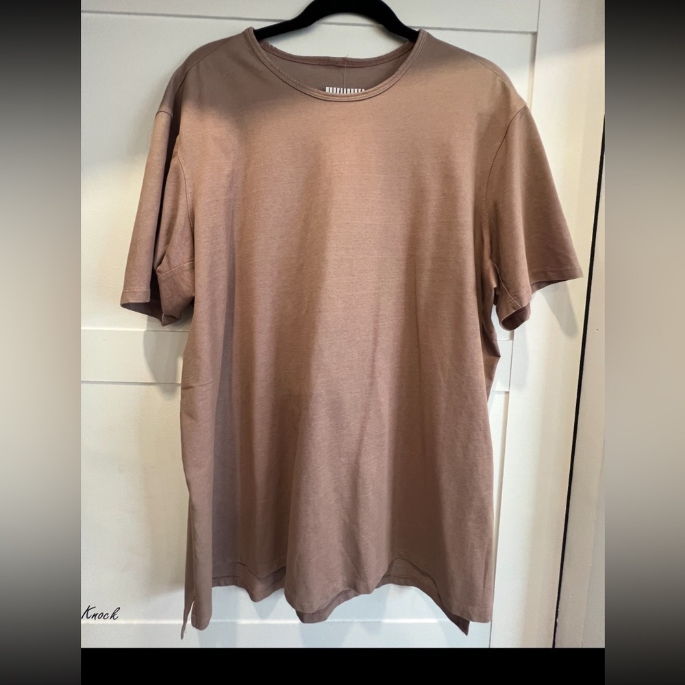 Lululemon men’s salmon tshirt size L